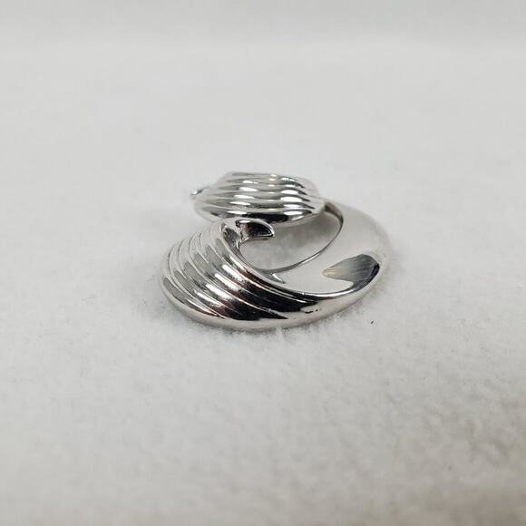 Vintage Trifari Brooch Silver Tone Swirl Pin Wave Mid Century - Picture 3 of 8